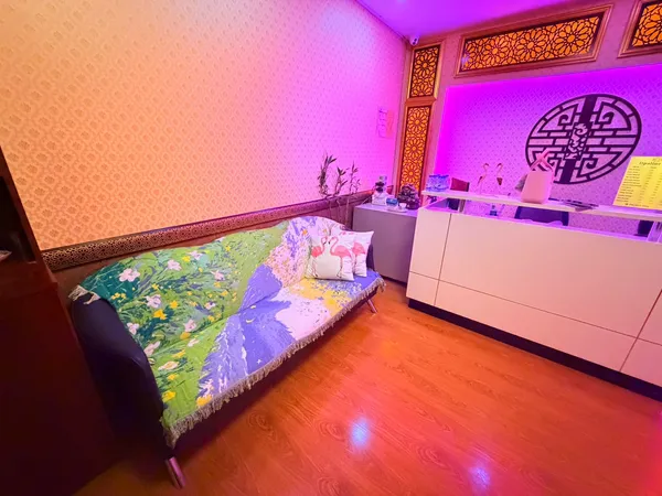 Reception lounge with waiting sofa at Opaline Spa, Sheikh Zayed Road Dubai