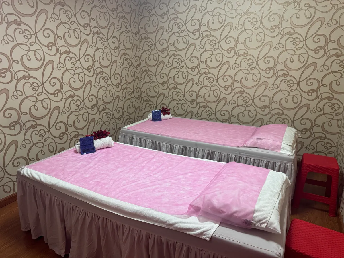 Twin treatment beds for couples massage at Opaline Spa Dubai